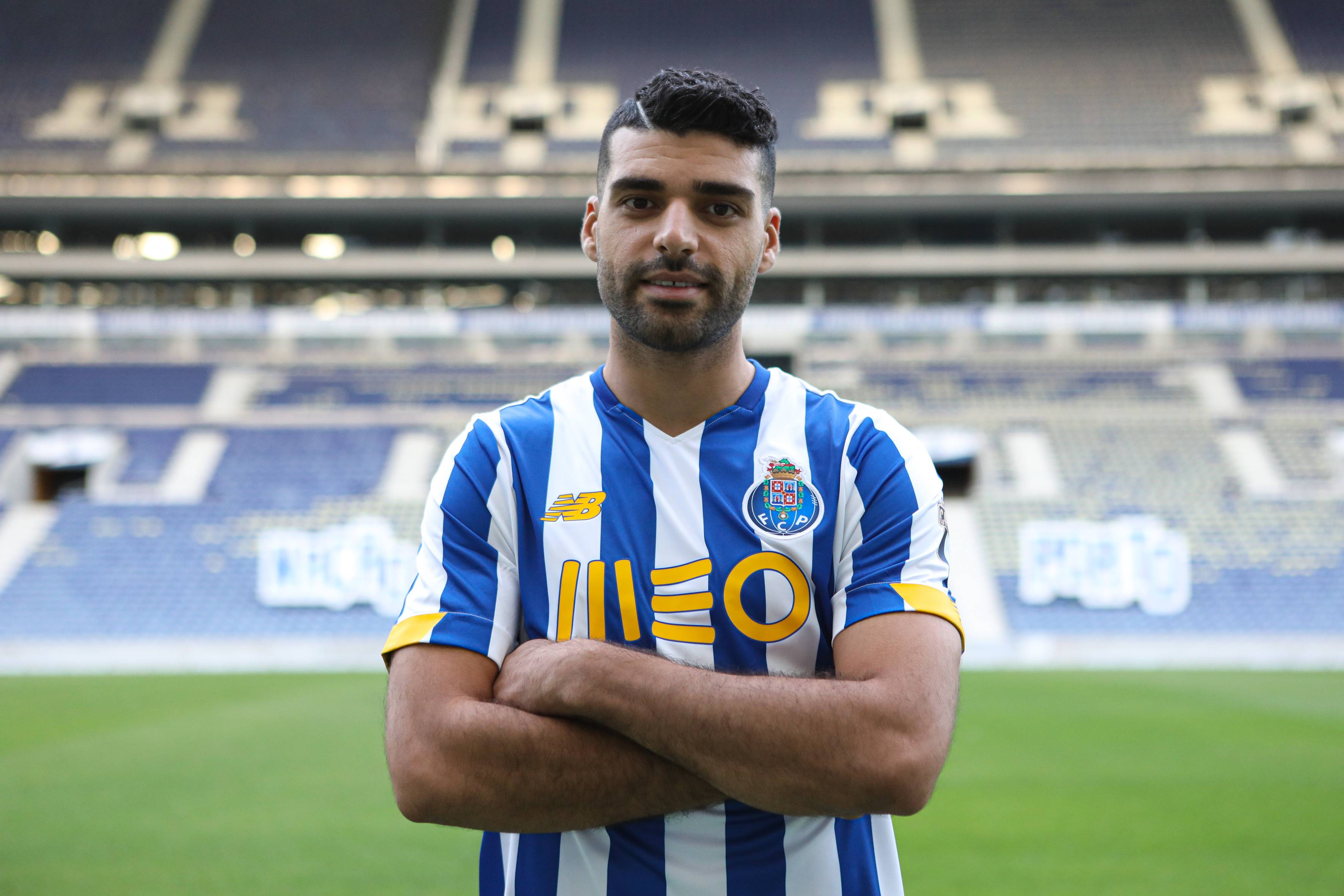 包含转折点！上海海港完成体检，葡超今晨攻防权衡，质疑声仍在，数据趋势出现新变化的词条-体育资讯