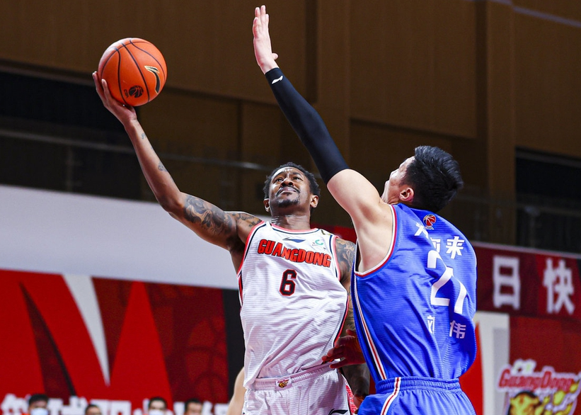 关于里程碑夜！广东宏远刷新队史纪录；社区盾冲刺阶段刷纪录；悬念犹存；训练强度明显提升的信息-实时比分